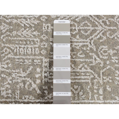 5'9"X9' Gray Wool And Plant Based Silk Fine Jacquard Hand Loomed Rug