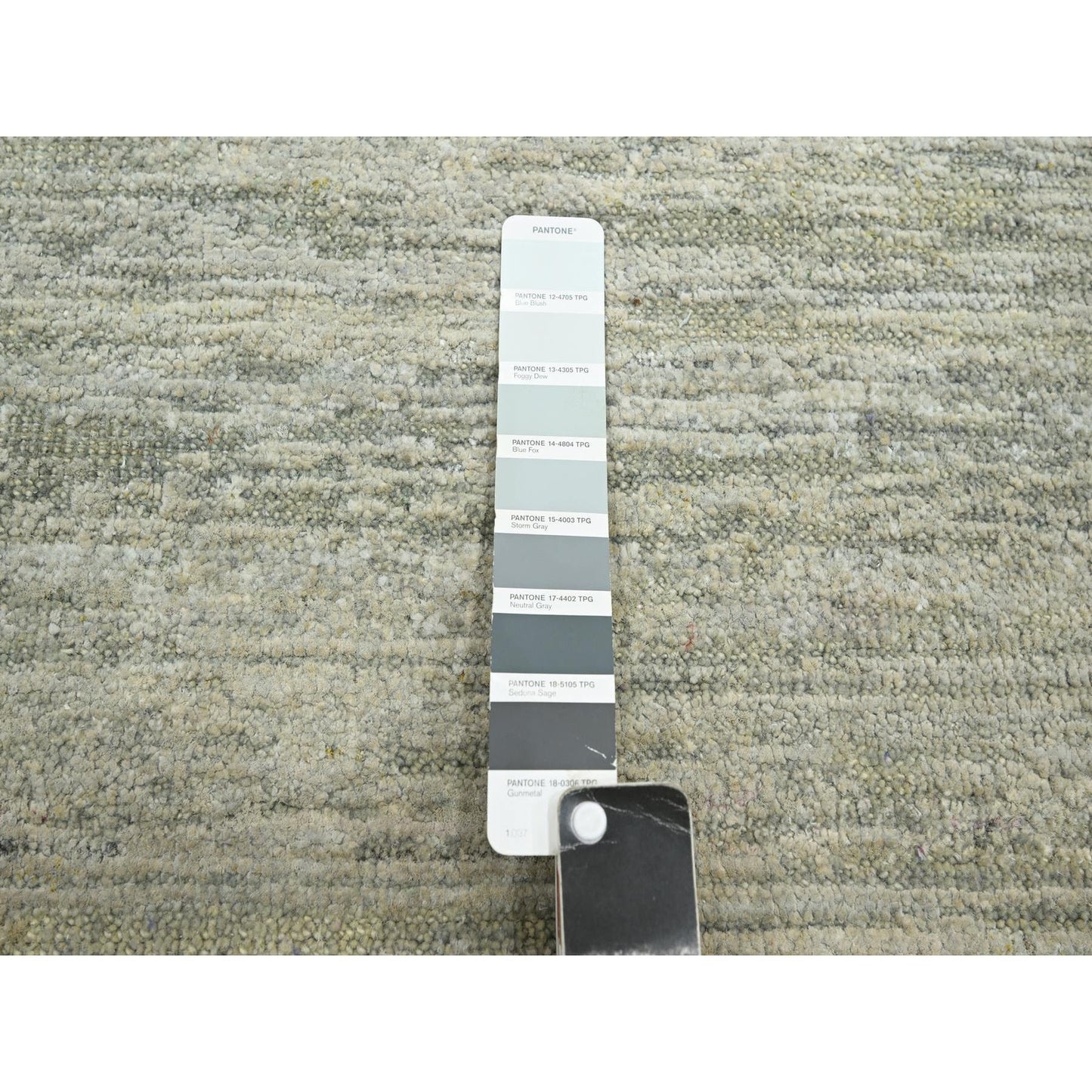 4'X6'1" Laurel Green Hand Knotted Plain Solid Design Pure Silk Rug