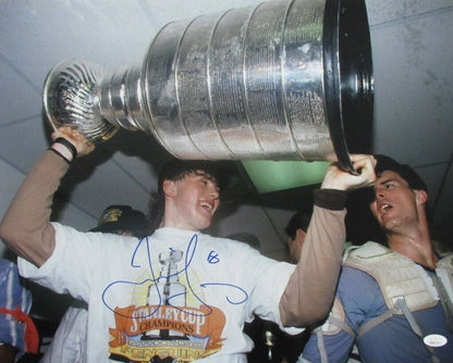 Jaromir Jagr Autographed 16X20 Photo Pittsburgh