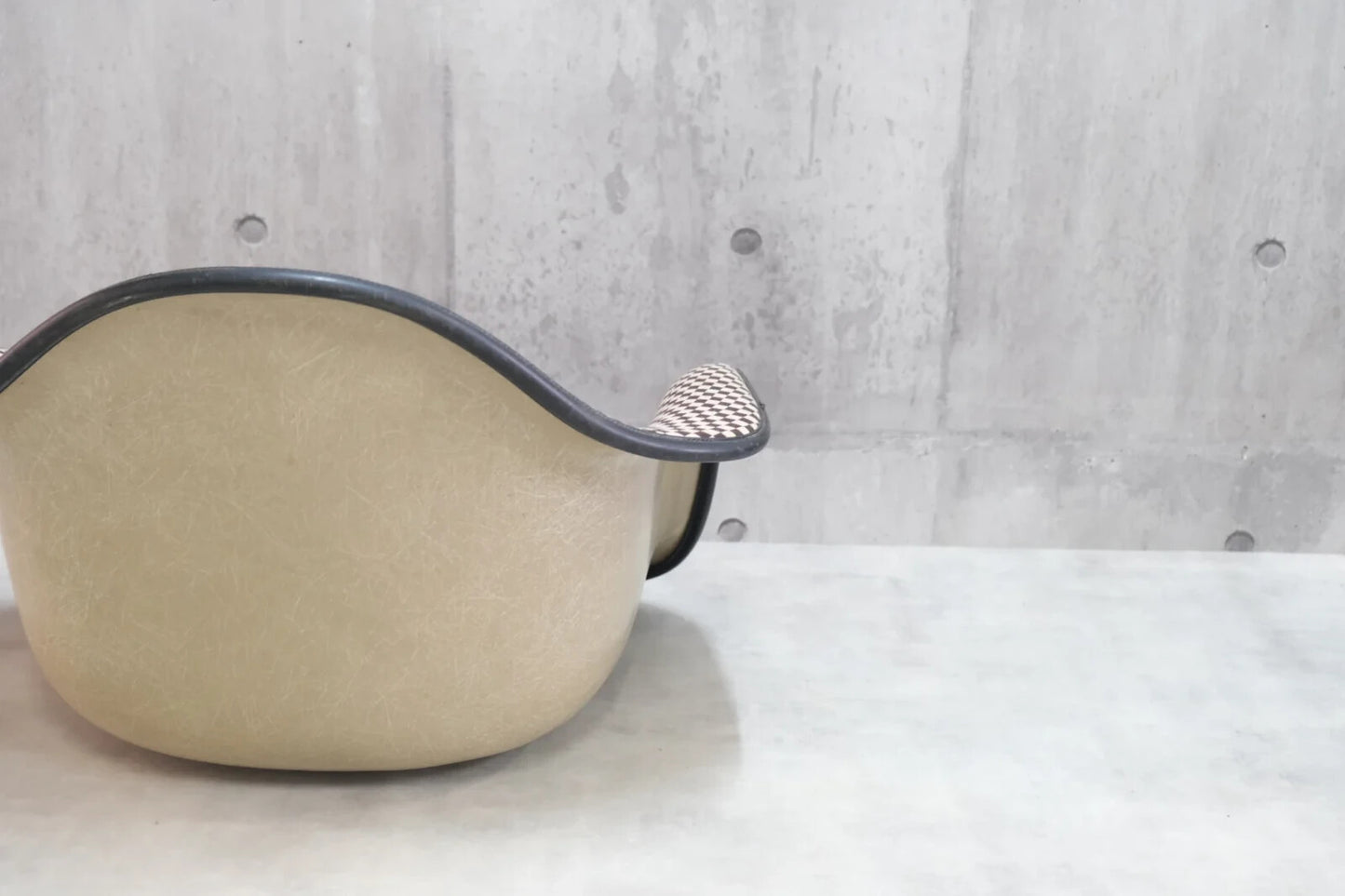 only CHARLES & RAY EAMES HERMAN MILLER FIBERGLASS ARMSHELL CHAIR CHECKER seat