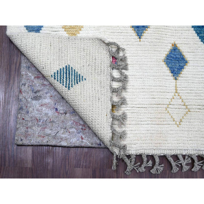 6'X9'3" White Moroccan Weave Geometric Pattern Hand Knotted Soft Wool Rug