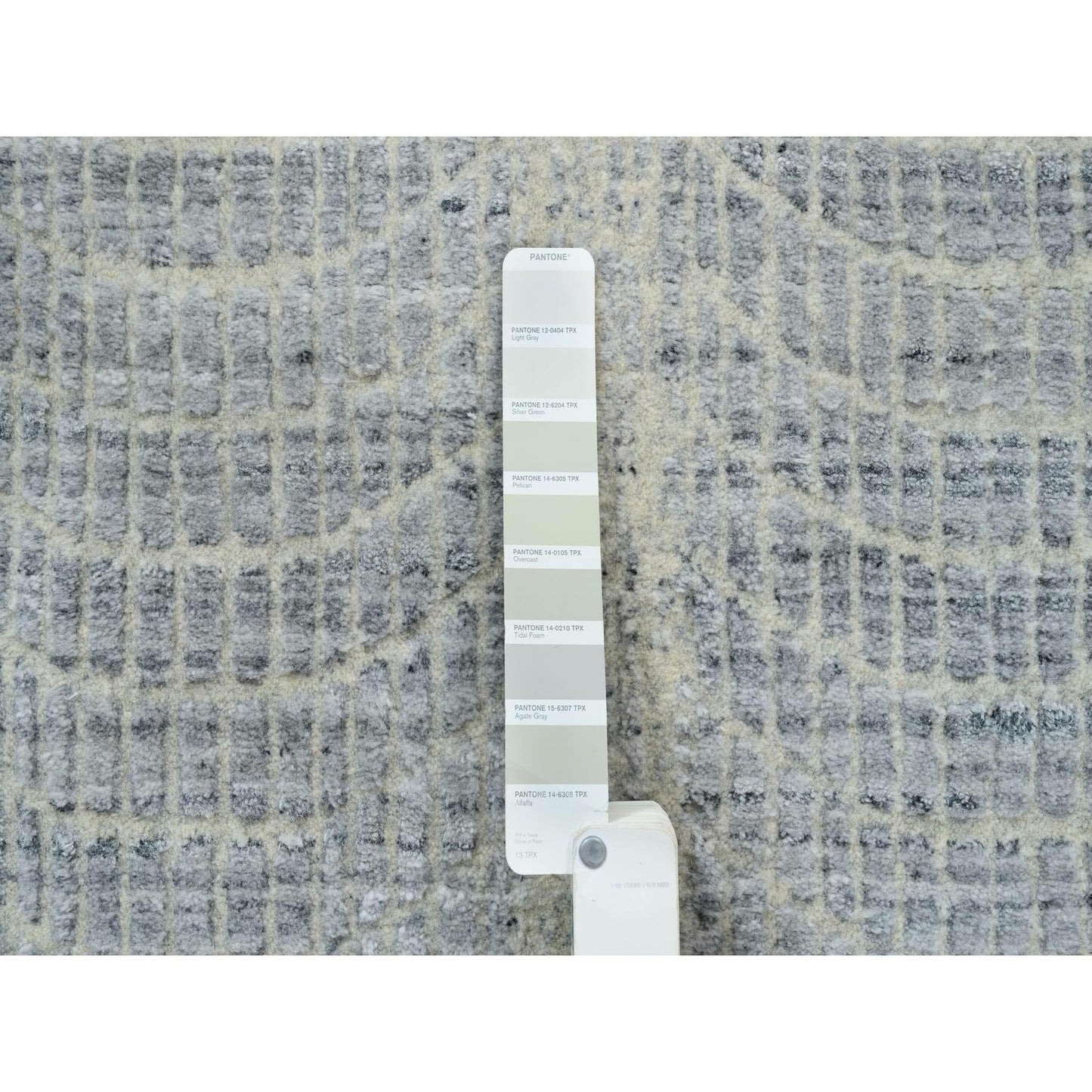 2'6"X10' Gray Wool And Plant Based Silk Hand Loomed Runner Rug