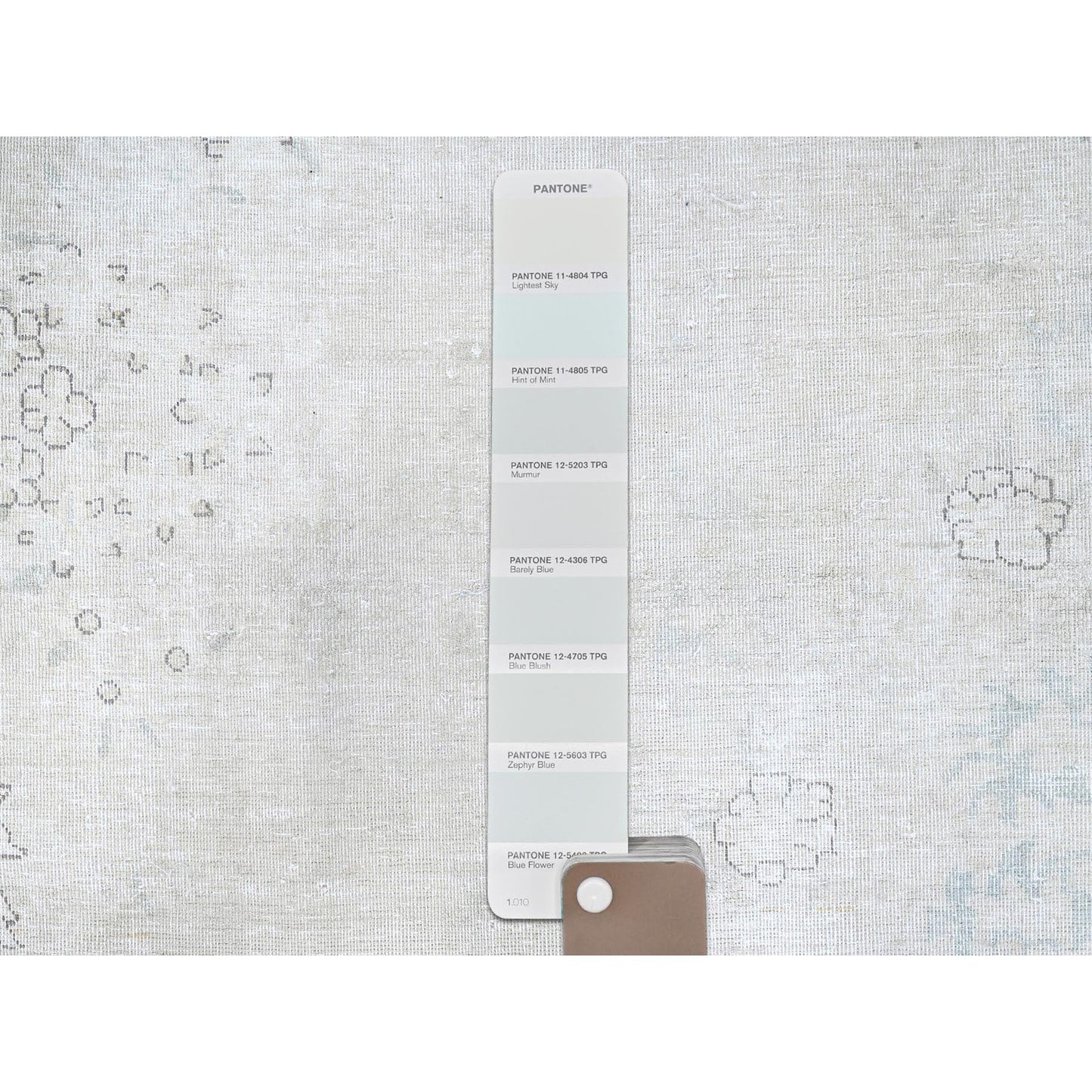 7'2"X9'10" White Natural Wool Hand Knotted Vintage Zoroastrian Karman Rug