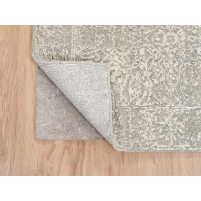 2'5"X7'10" Beige Fine Jacquard Wool And Silk Hand Loomed Runner Rug