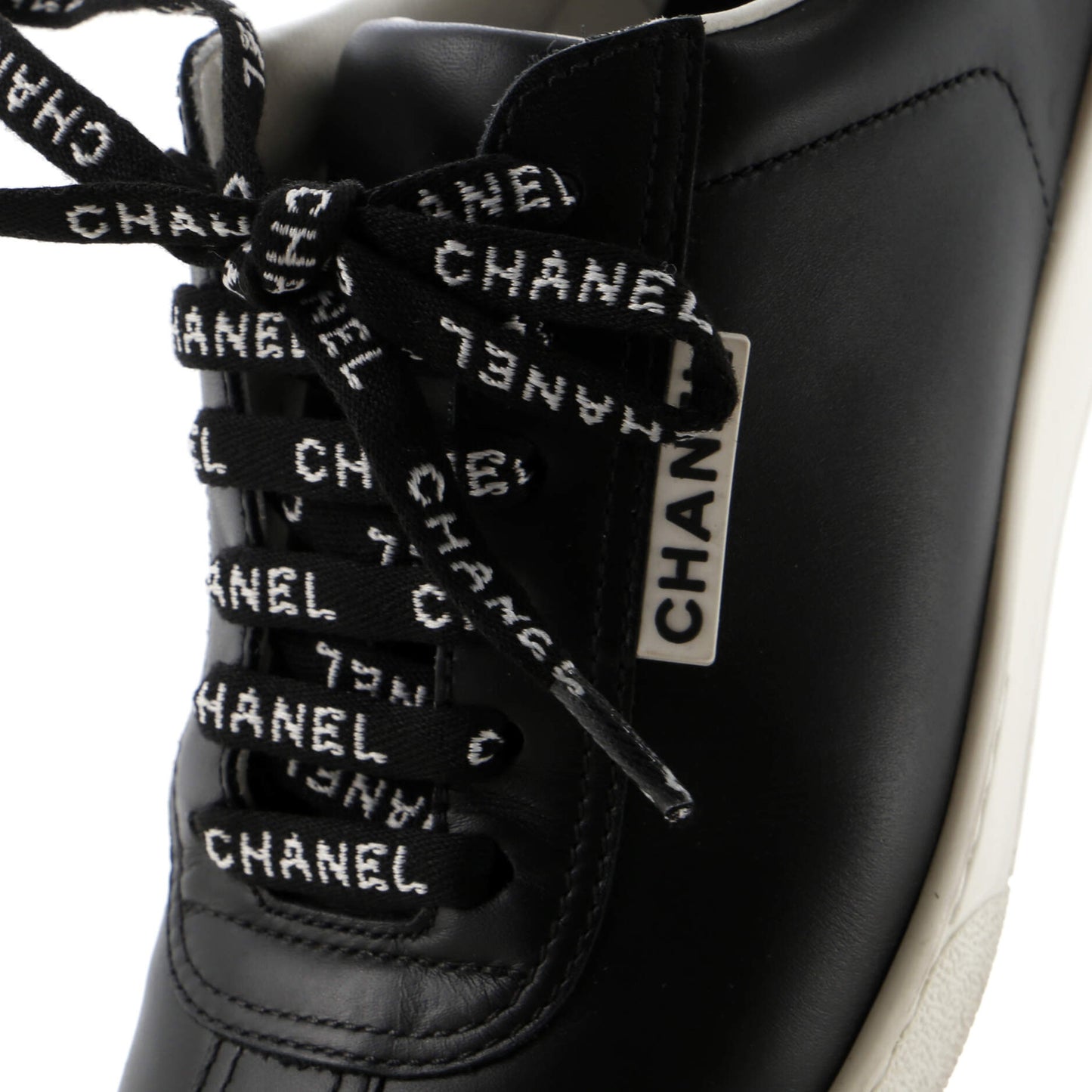Chanel Women'S Cc Low-Top Flat Runner Sneakers Leather