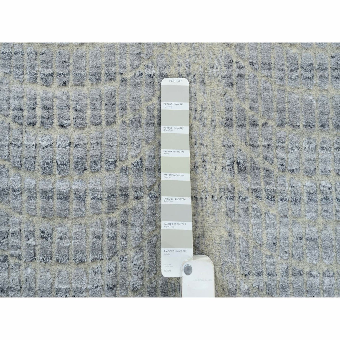 2'6"X12' Gray Wool And Plant Based Silk Hand Loomed Runner Rug