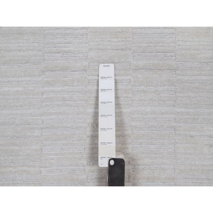 Ivory Hand Loomed 5'x5' Modern Soft Wool Striae Plain Round Design Rug