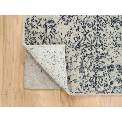 2'6"X6' Hand Loomed Light Gray Fine Jacquard Wool And Art Silk Runner Rug