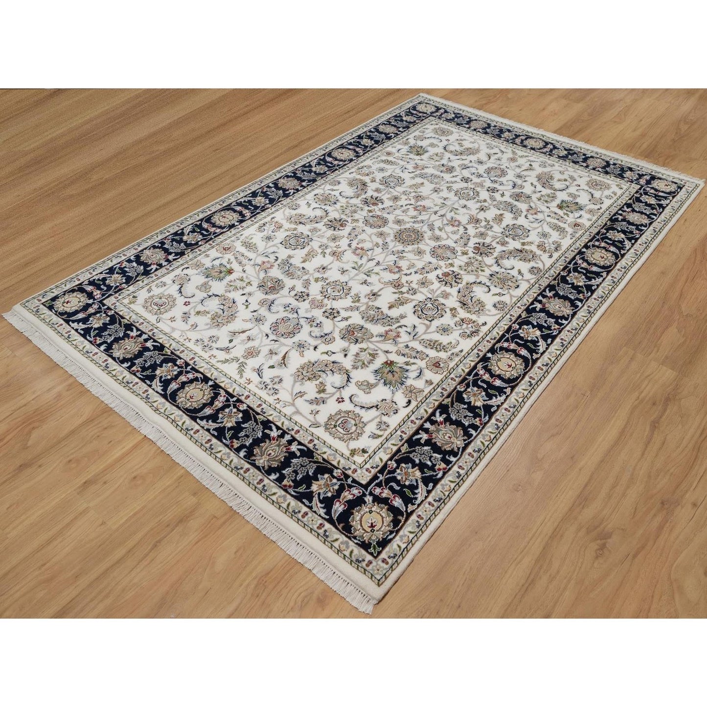 5'9"X9'2" Ivory Wool And Silk Nain With Flower Design Hand Knotted Rug