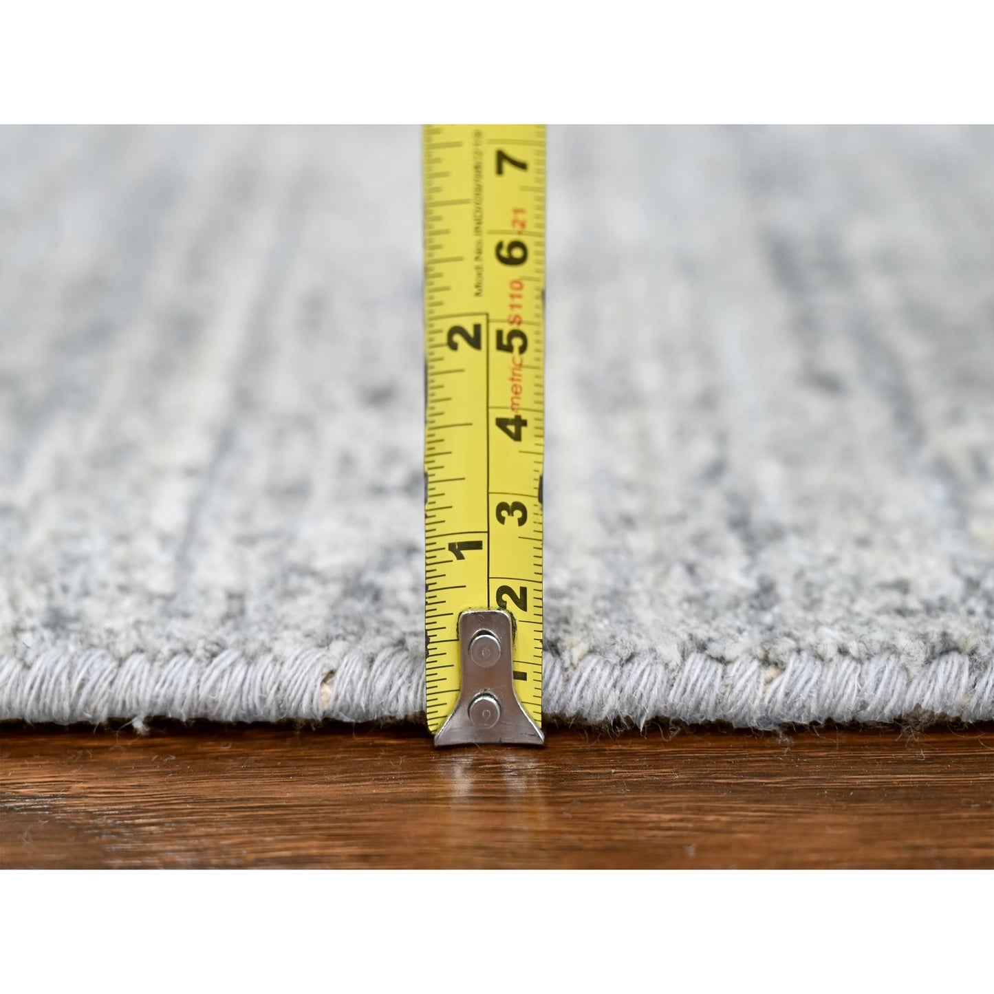 4'2"X6' Mist Gray Wool And Plant Based Silk Hand Loomed Modern Design Rug