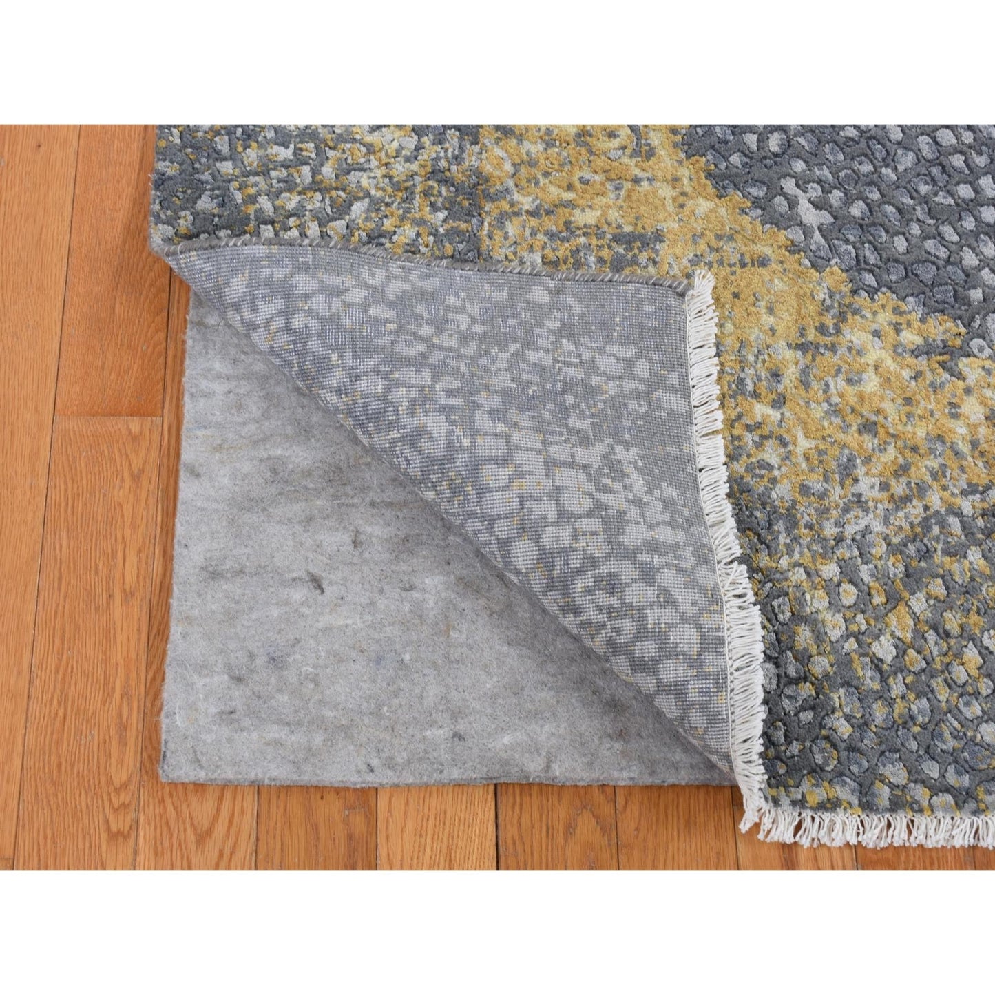 5'2"X7' Carbon Gray Zoroastrian Design Wool And Silk Hand Knotted Rug