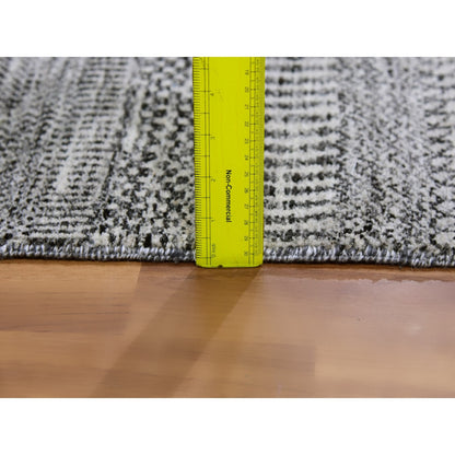 2'5"X4'1" Ice Gray Grass Design Undyed 100% Wool Hand Knotted Rug