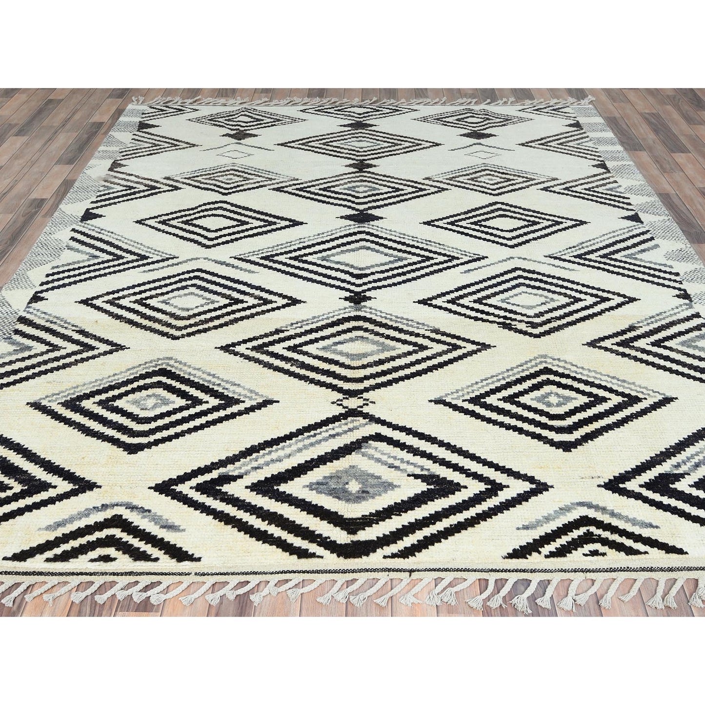8'X10'10" Ivory Moroccan Berber Wool Hand Knotted Rug