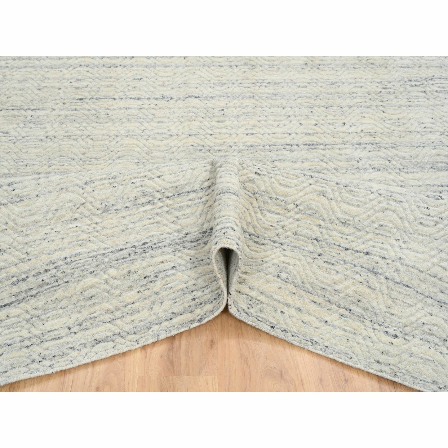6'1"X9' Beige Variegated Textured Modern Design Wool Hand Loomed Rug