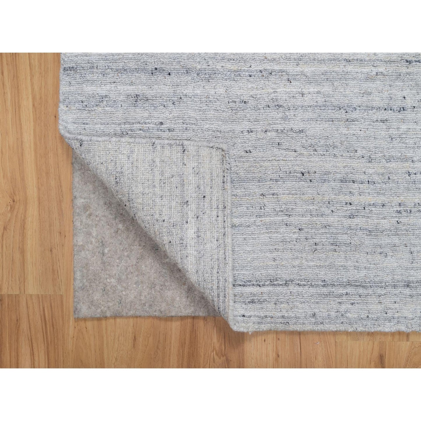 2'6"X6' White Plain Modern Striae Design Hand Loomed Pure Wool Runner Rug