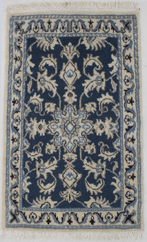 Hand-Knotted Oriental Rug Small Classic Floral