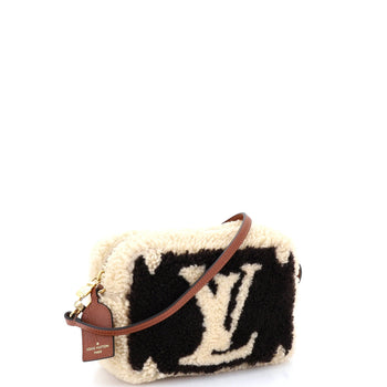Louis Vuitton Beach Pouch Monogram Giant Teddy Fleece