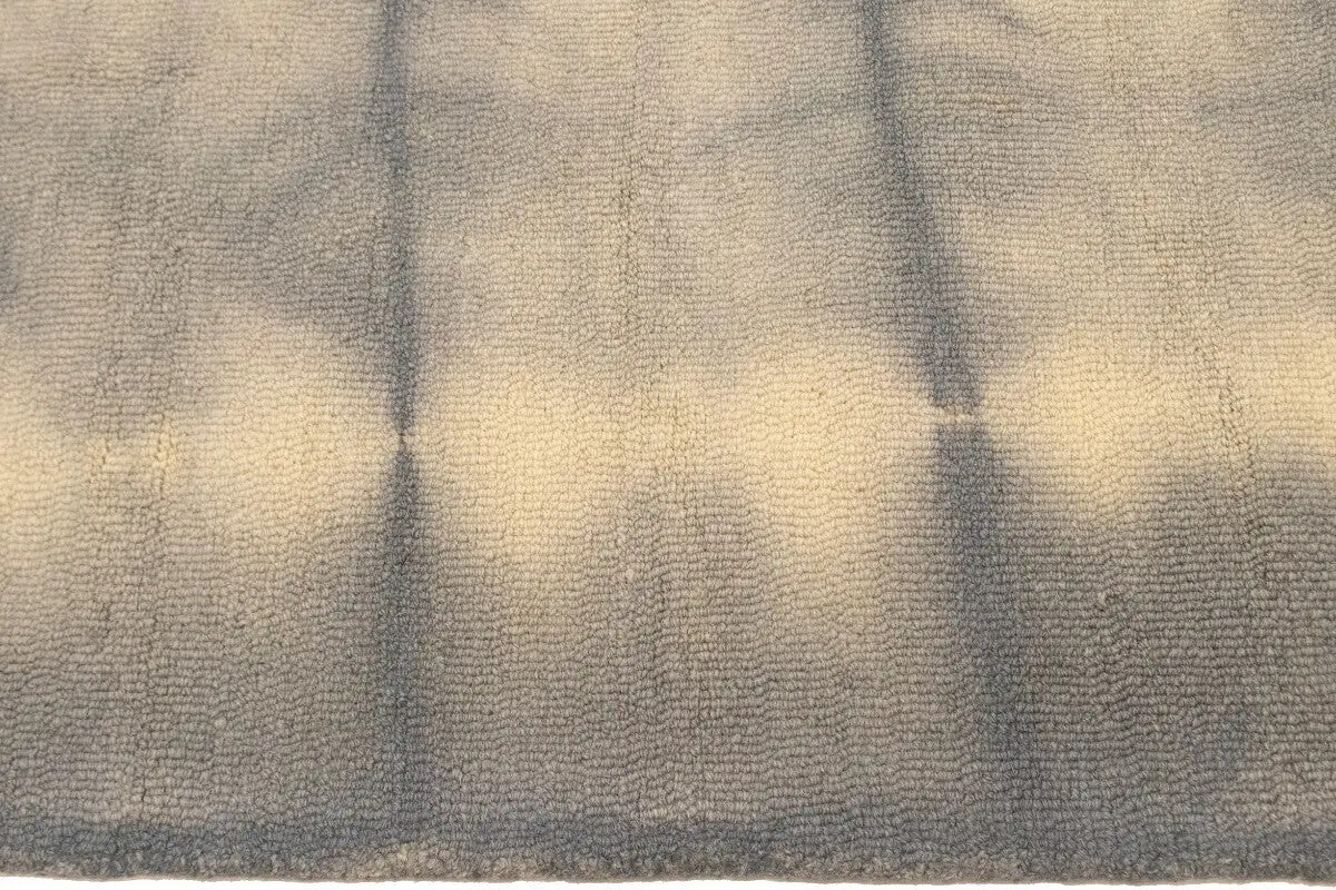 Hand-Tufted Gray Tie-Dye Wool Rug Modern