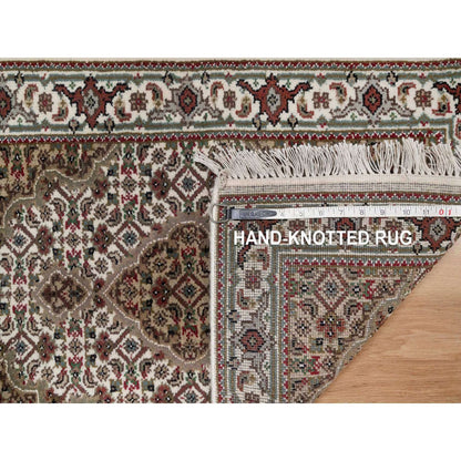 2'X3' White Hand Knotted Small Rug Tebraz Mahi Medallion Design Wool Mat