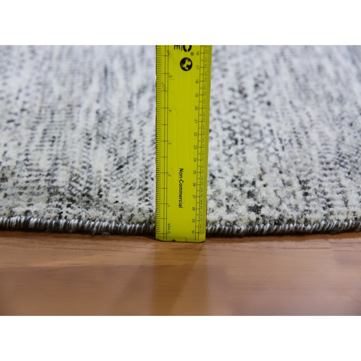 9'5"X9'6" Goose Gray Undyed 100% Wool Hand Knotted Grass Design Round Rug