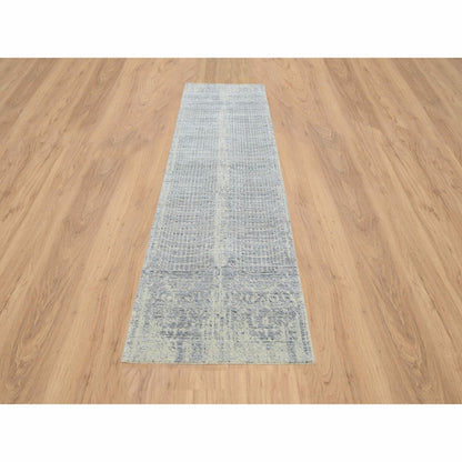2'6"X10' Gray Wool And Plant Based Silk Hand Loomed Runner Rug