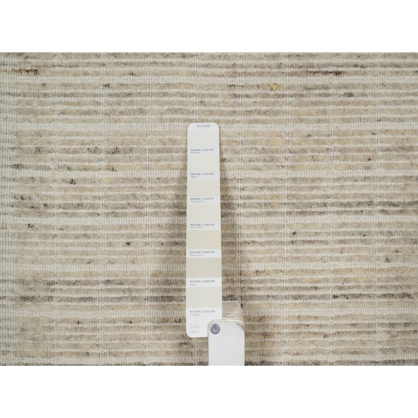 Knotted 2'x3'1" Ivory Modern Mat Rug Plain Decor Box Design Wool Loomed