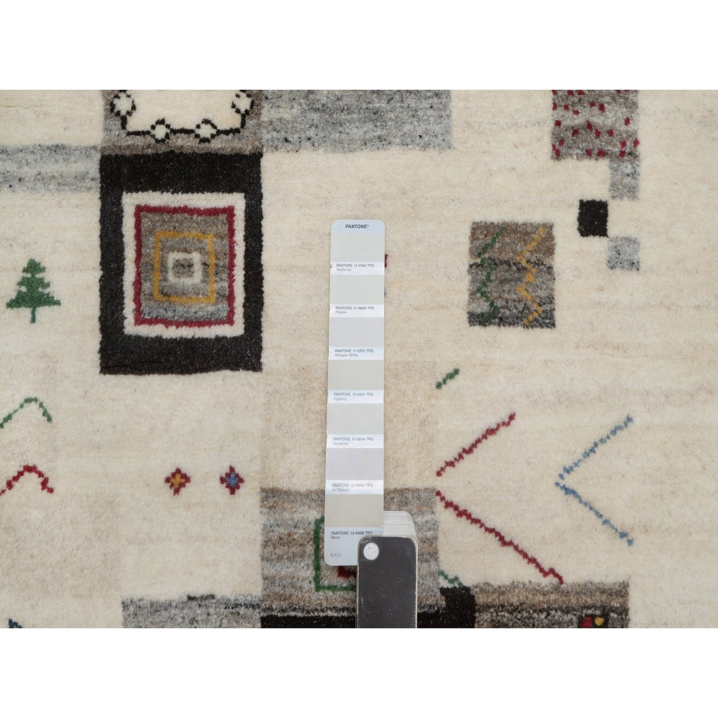 2'5"X4'9" White Animal Figurines Modern Pure Wool Hand Knotted Runner Rug