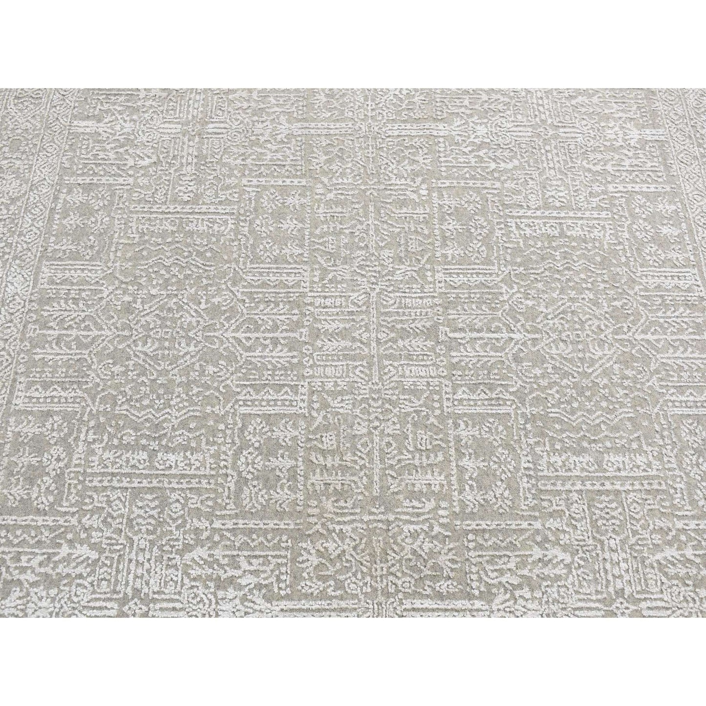 5'9"X9' Gray Wool And Silk Fine Jacquard Hand Loomed Oriental Rug