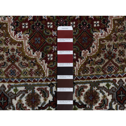 2'8"X6'10" Red Tebraz Mahi 100% Wool Hand Knotted Short Runner Rug