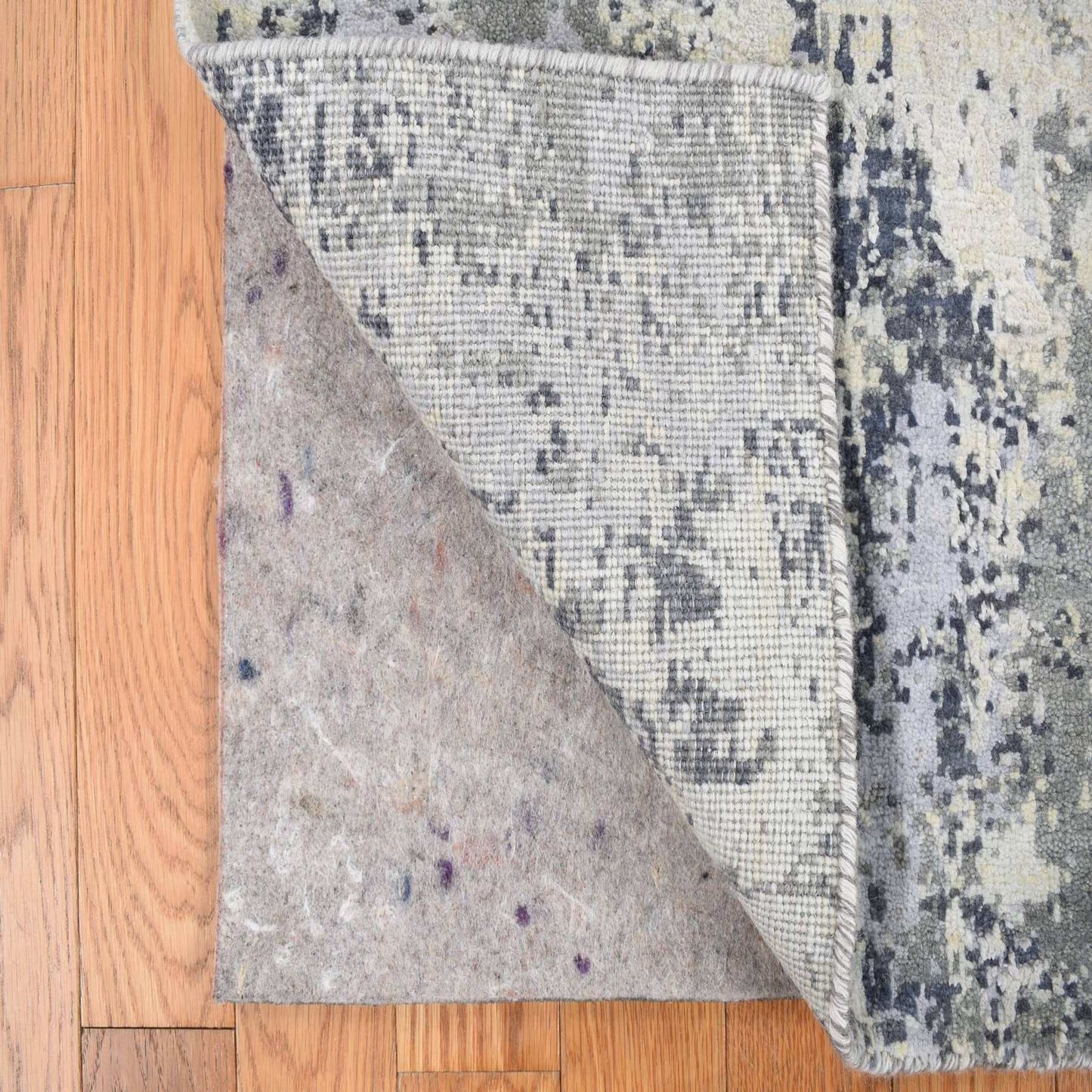 2'1"X3' White Abstract Design Wool And Silk Hand Knotted Mat Rug