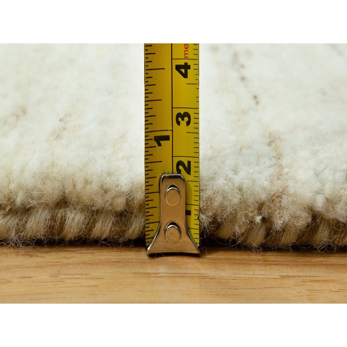 5'X5' White Thick And Plush Plain Design Wool Hand Knotted Rug