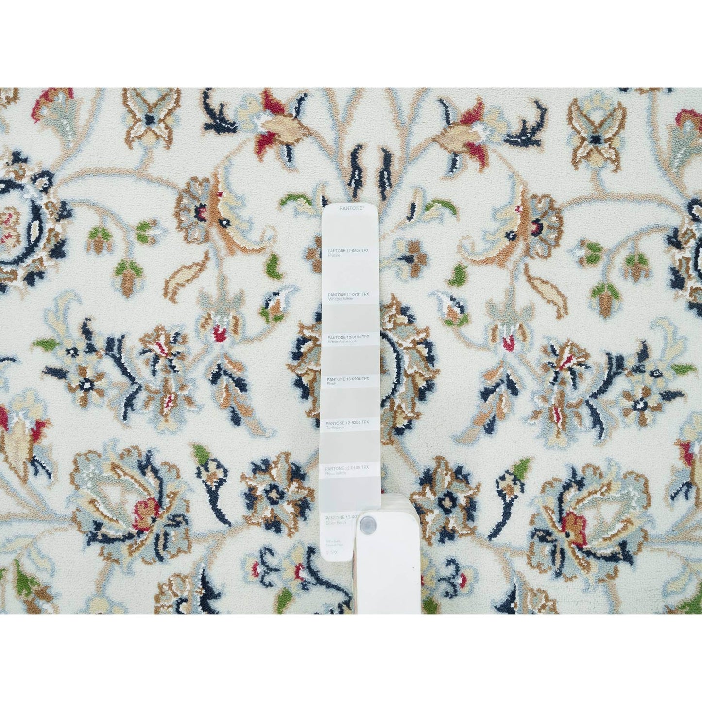 5'X7' Powder White Nain Design 250 Kpsi Soft Wool Hand Knotted Rug