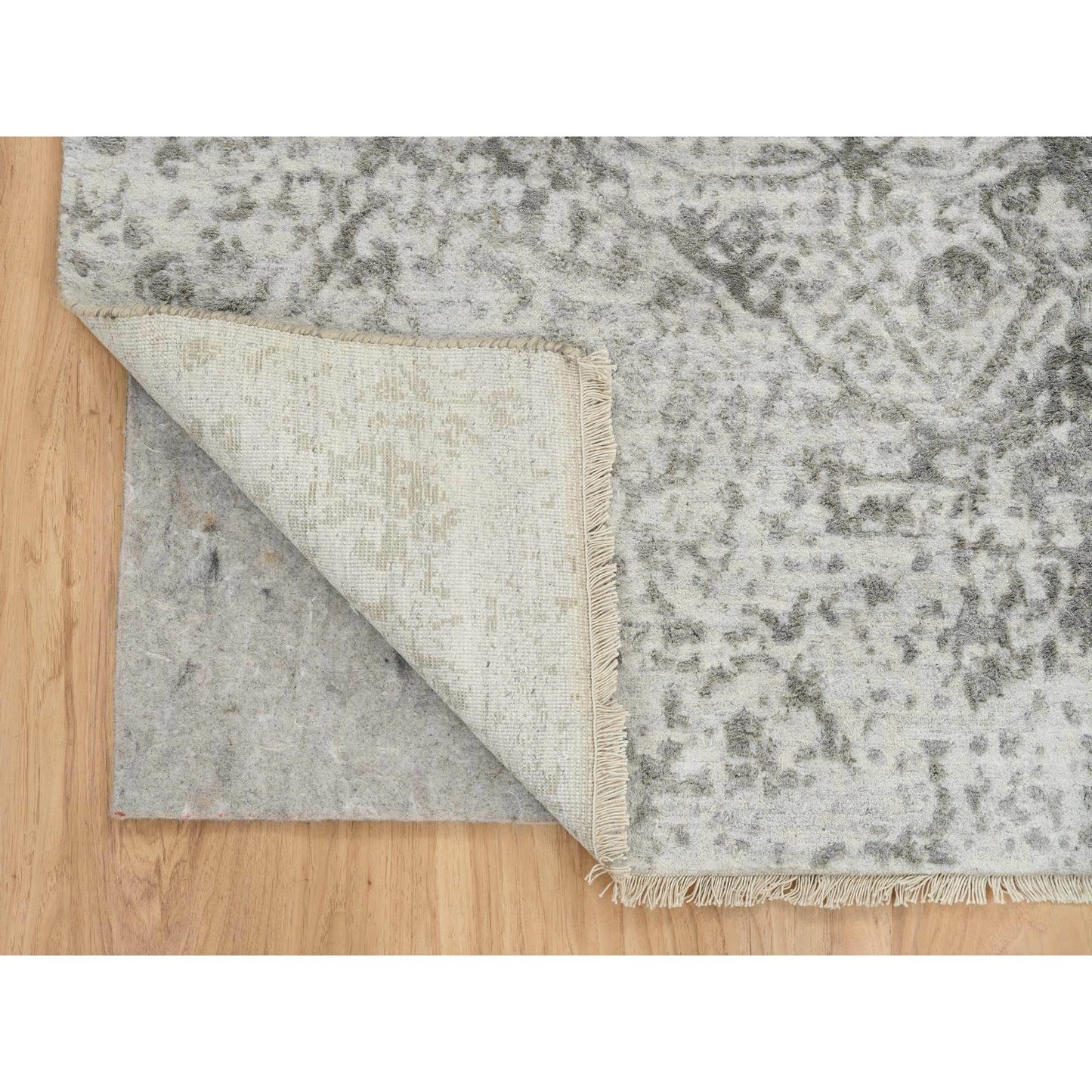 5'1"X7' Gray Broken Zoroastrian Design Wool And Silk Hand Knotted Rug