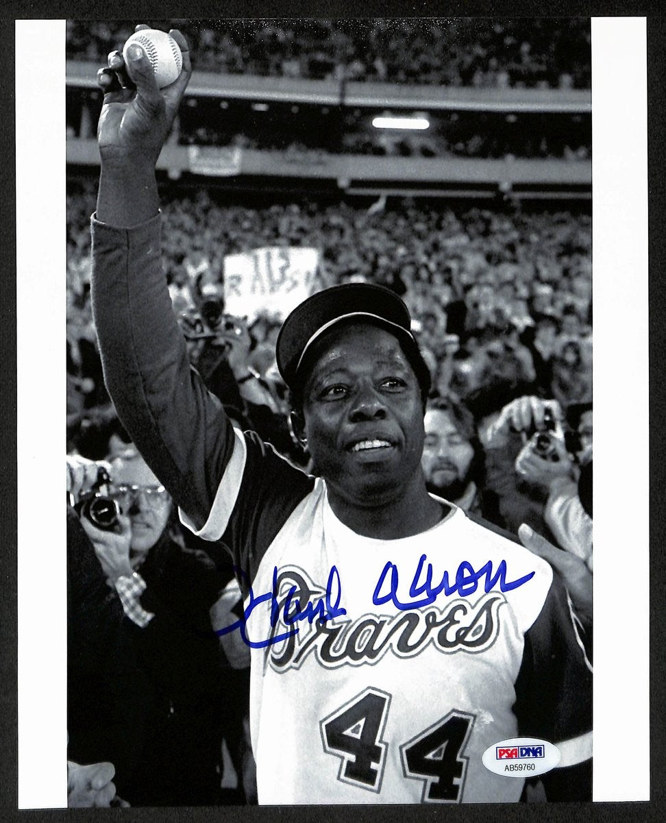 Hank Aaron Hof Signed/Auto 8X10 B/W Photo #715 Home Run Braves Psa/Dna 197217
