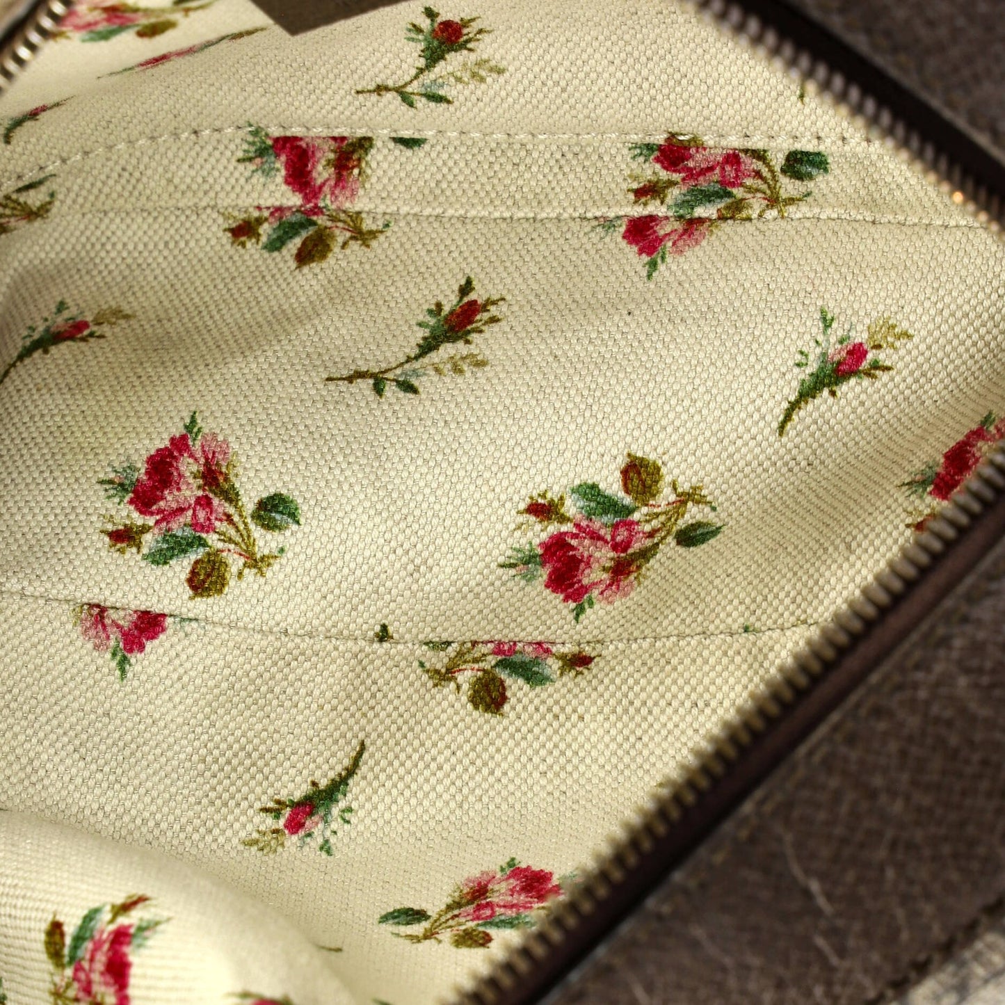 Gucci Neo Vintage Camera Messenger Bag Gg Coated Canvas