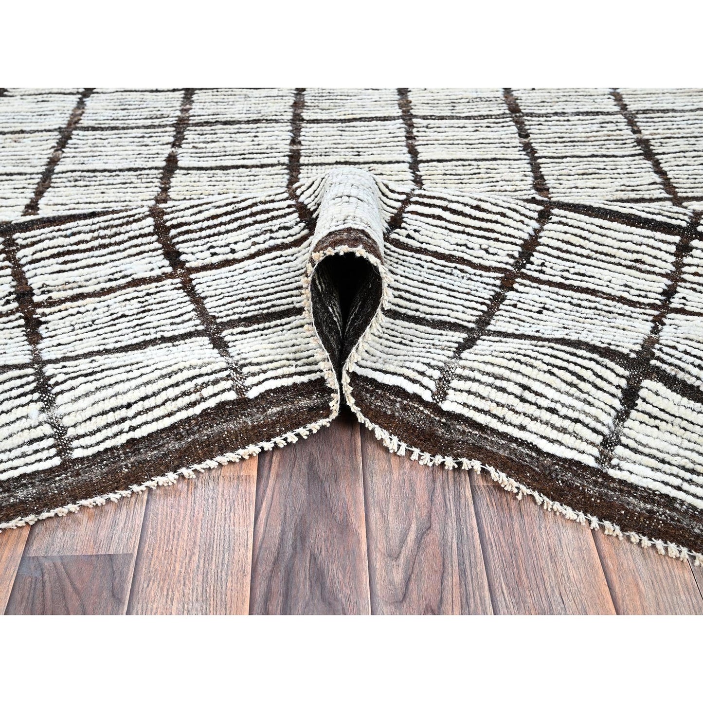 9'7"X11'8" White Moroccan Weave With Grid Design All Wool Hand Knotted Rug