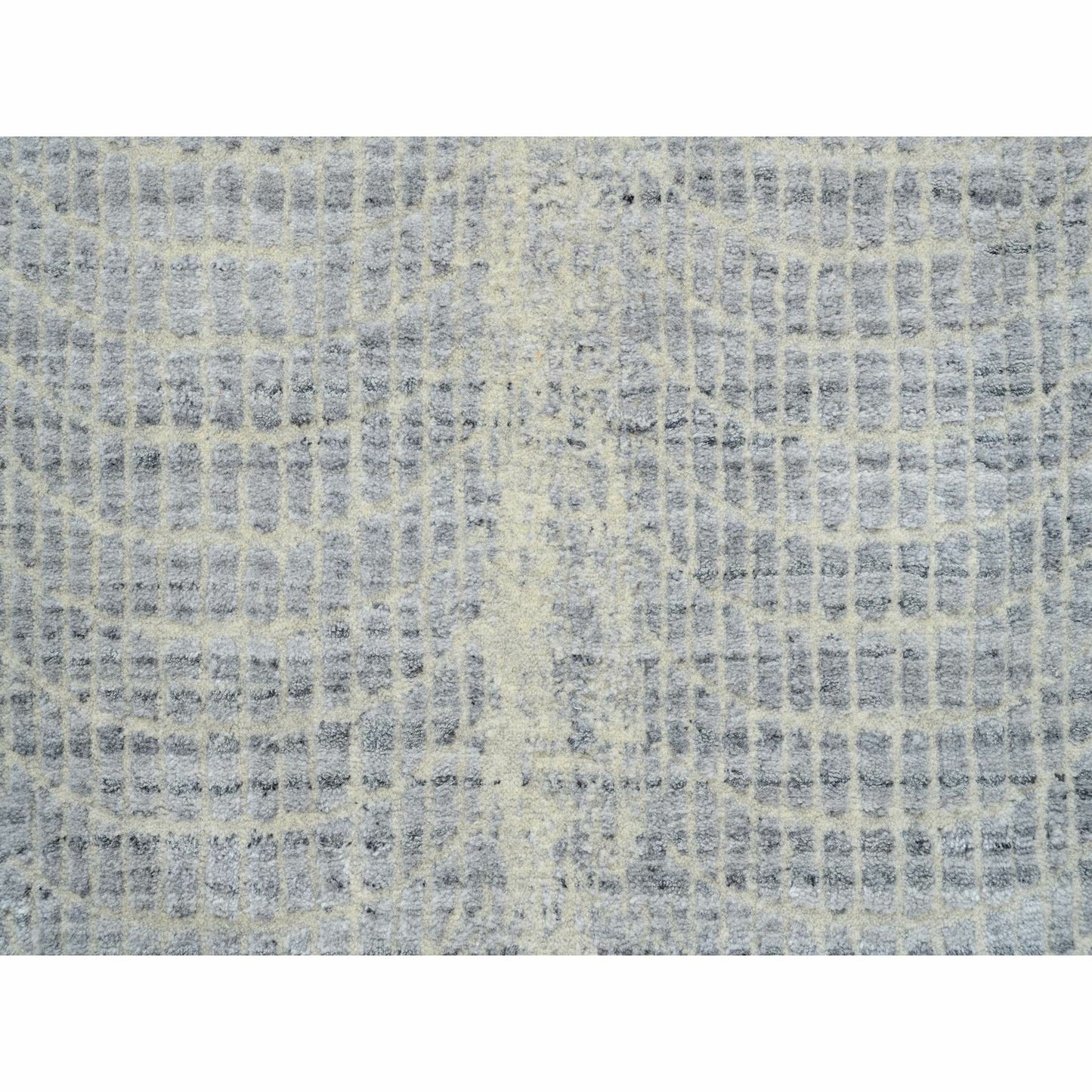 2'6"X8' Gray Jacquard Hand Loomed Wool And Plant Based Silk Runner Rug