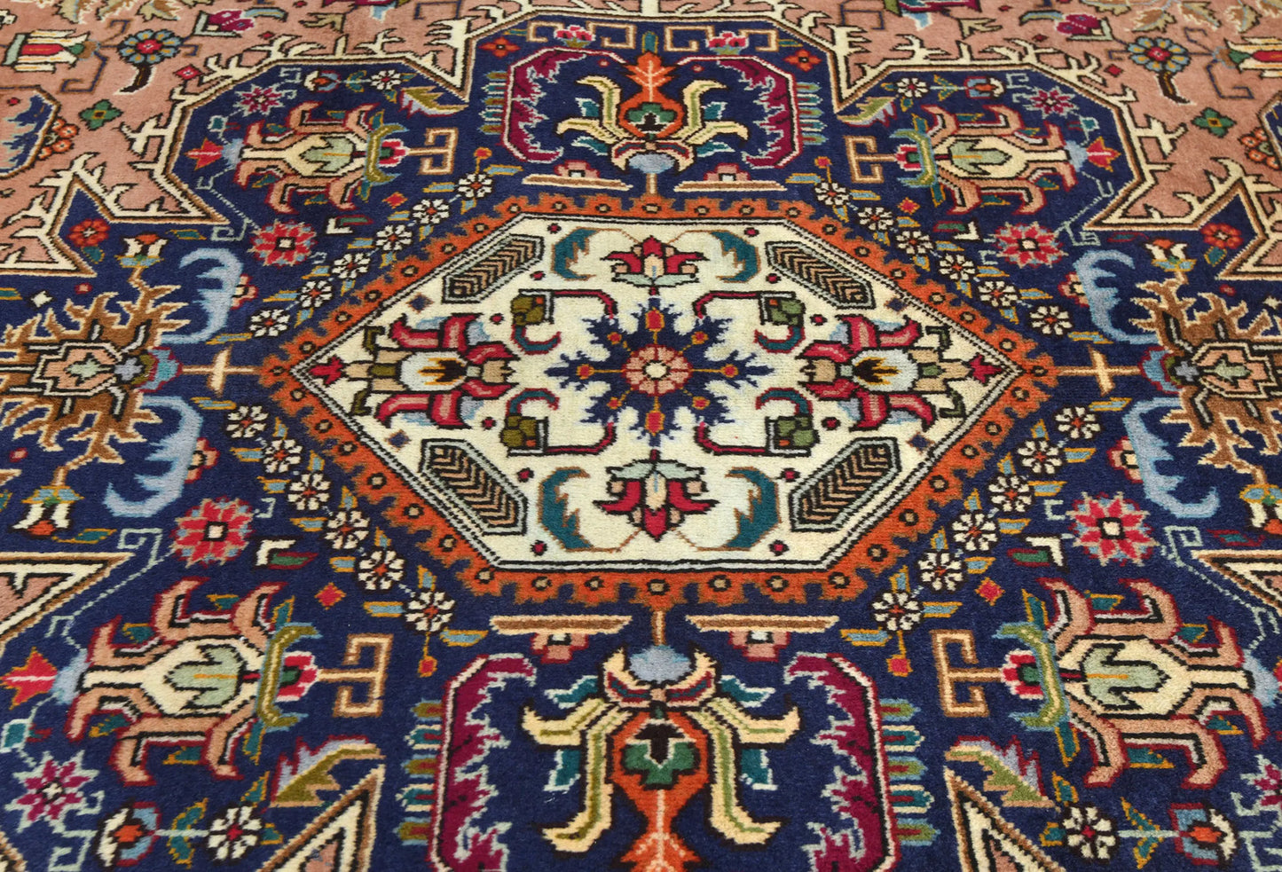Oriental Rug Hand Knotted Vintage Carpet Medallion Design Dining Room