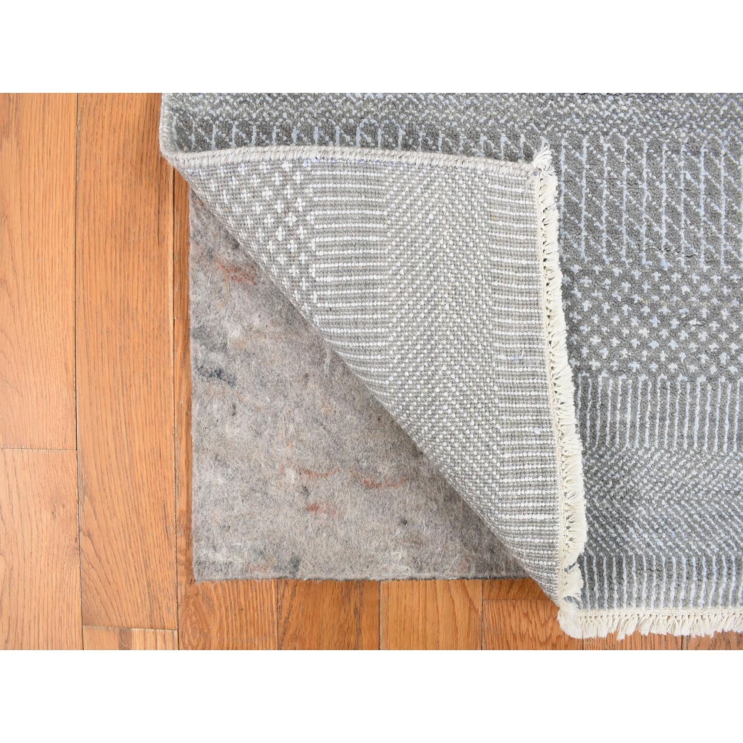 2'7"X8' Gray Modern Grass Design Wool And Silk Hand Knotted Runner Rug