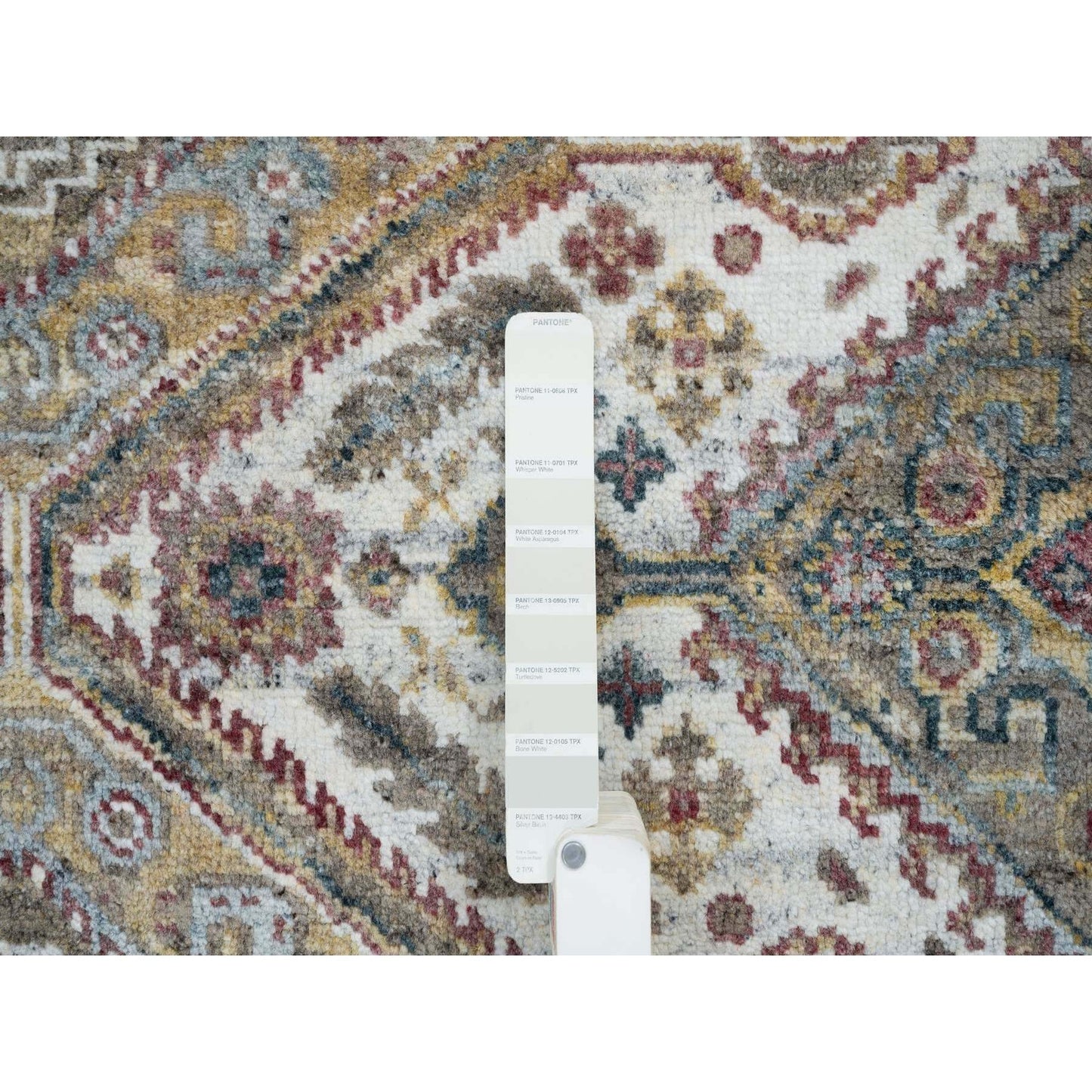 5'10"X5'10" Ivory Rosettes Border Wool Hand Knotted Round Oriental Rug