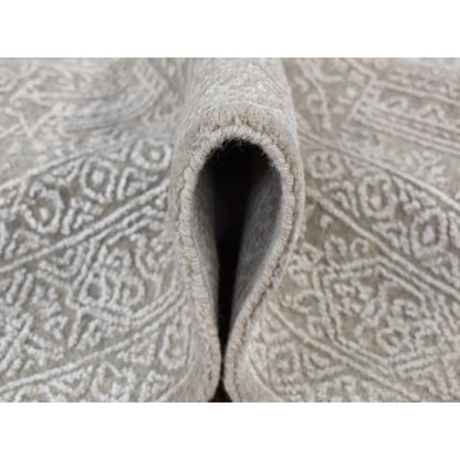 5'9"X9' Gray Wool And Plant Based Silk Fine Jacquard Hand Loomed Rug