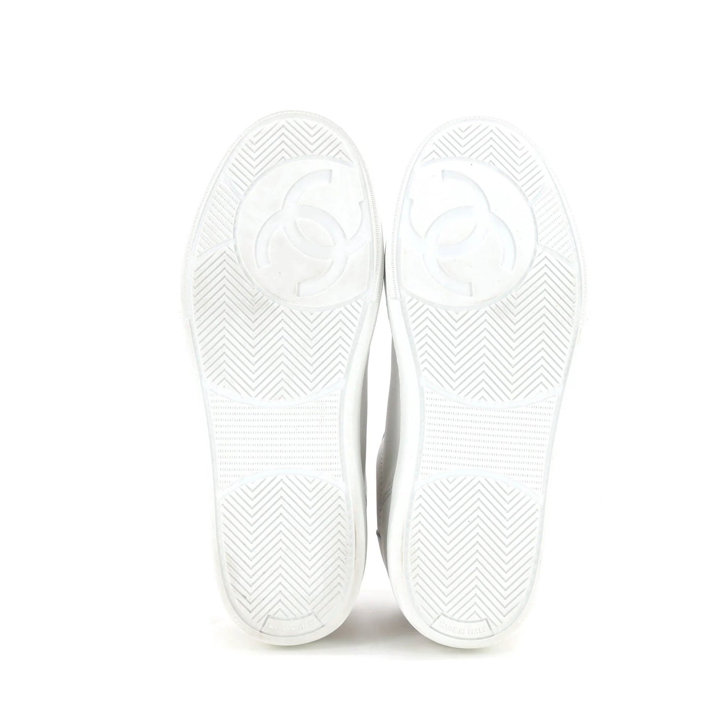 Chanel Women'S Cc Logo Low-Top Sneakers Leather