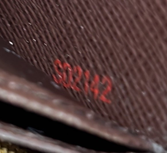 Louis Vuitton Zippy Wallet Damier