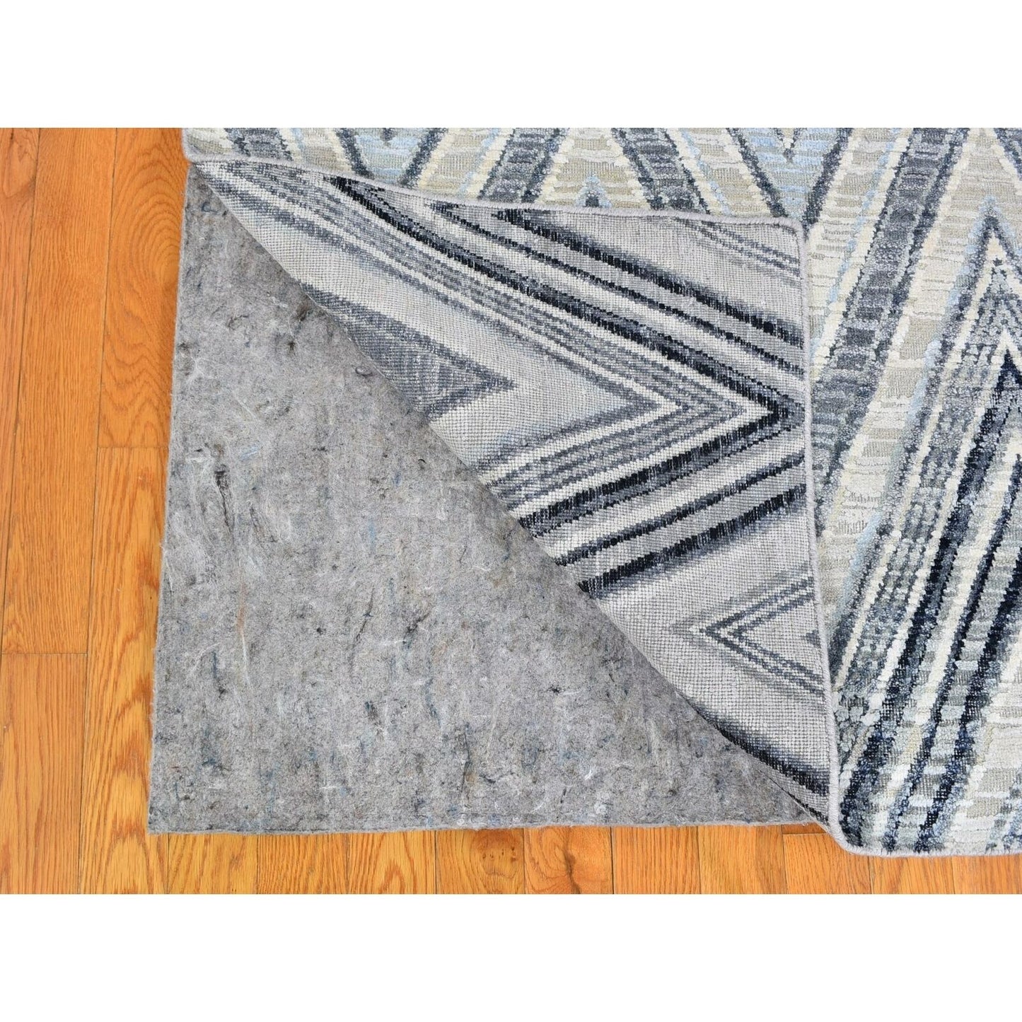 8'9"X12'2" Chevron Design Textured Wool And Pure Silk Hand Knotted Rug