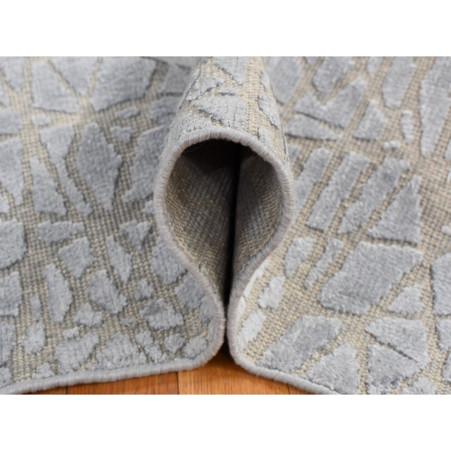 6'X8'10" Gray Flat Pile With Raised Silk Hand Knotted Tone On Tone Rug