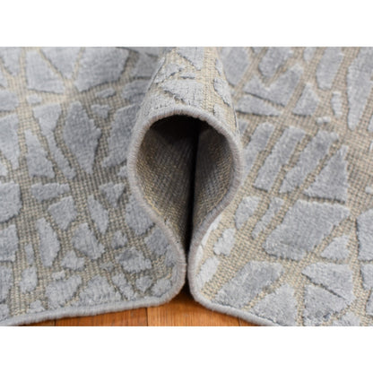 6'X8'10" Gray Flat Pile With Raised Silk Hand Knotted Tone On Tone Rug