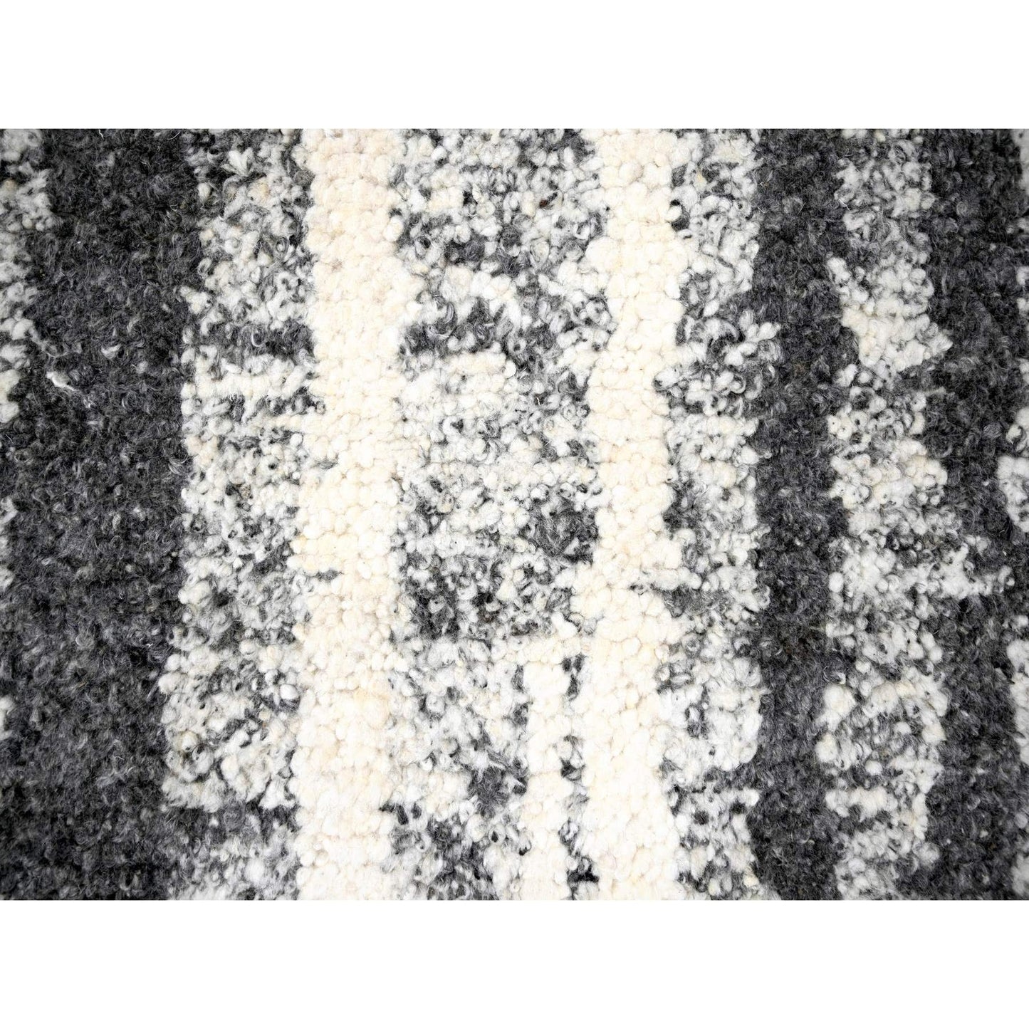 10'X13'8" Ivory And Black Wool Modern Design Hand Knotted Oriental Rug