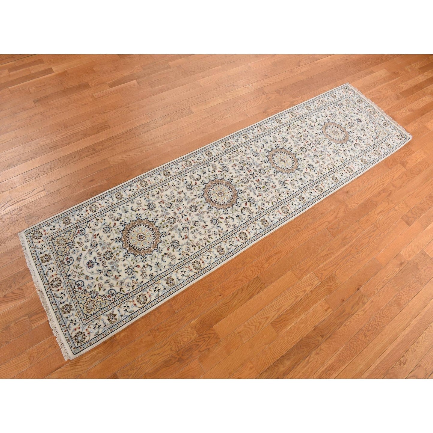 2'9"X10'2" Floral White Nain Hand Knotted 250 Kpsi Soft Wool Runner Rug
