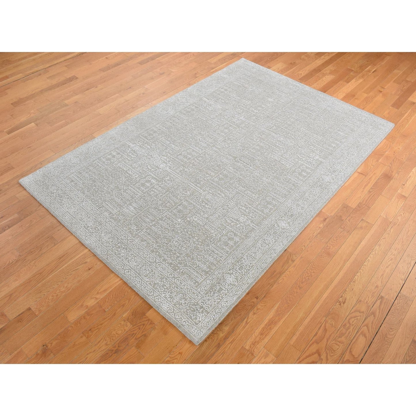 5'9"X9' Gray Wool And Silk Fine Jacquard Hand Loomed Oriental Rug
