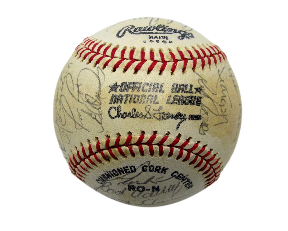 1979 Pirates Onl Team Signed Baseball (30)